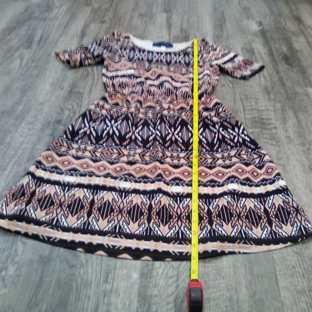 Francecas Buttons Geometric Patterned Dress - Picture 4 of 9